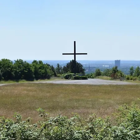 Schoene In * Oberhausen (North Rhine-Westphalia)